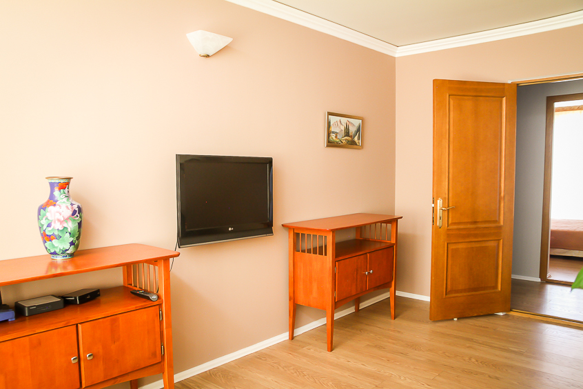 Apartamento en alquiler junto al parque central de Chisinau: 4 habitaciones, 3 dormitorios, 90 m²